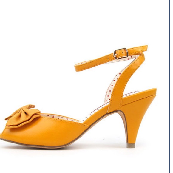 B.A.I.T. Mustard Yellow Peep Toe, Bow Adorned Heel - Picture 2 of 6